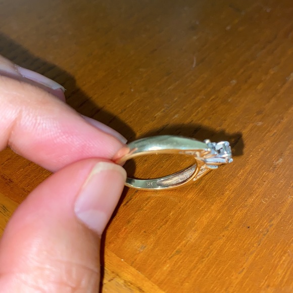 Engagement Ring Pre owned - Picture 8 of 9